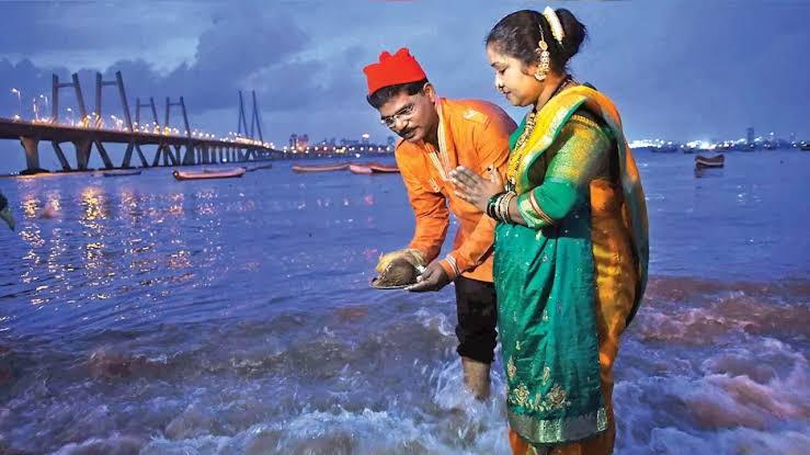 कोळी समाजात नारळी पौर्णिमा कशी साजरी केली जाते? 2 images 2025 08 06T130428.643 1 कोळी समाजात नारळी पौर्णिमा कशी साजरी केली जाते?