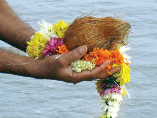 कोळी समाजात नारळी पौर्णिमा कशी साजरी केली जाते? 5 images 2025 08 07T175856.778 कोळी समाजात नारळी पौर्णिमा कशी साजरी केली जाते?