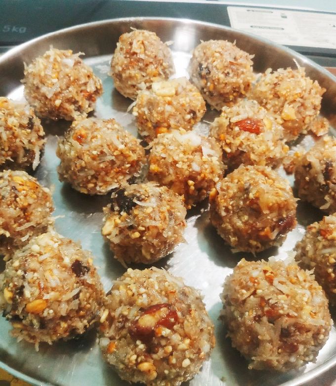 नरळ डरयफरटस लड naral dryfruits laddu recipe in marathi रसप च मखय फट घरच्या घरी ड्रायफ्रूट्स मिठाई बनवण्याच्या 8 सोप्या रेसिपीज