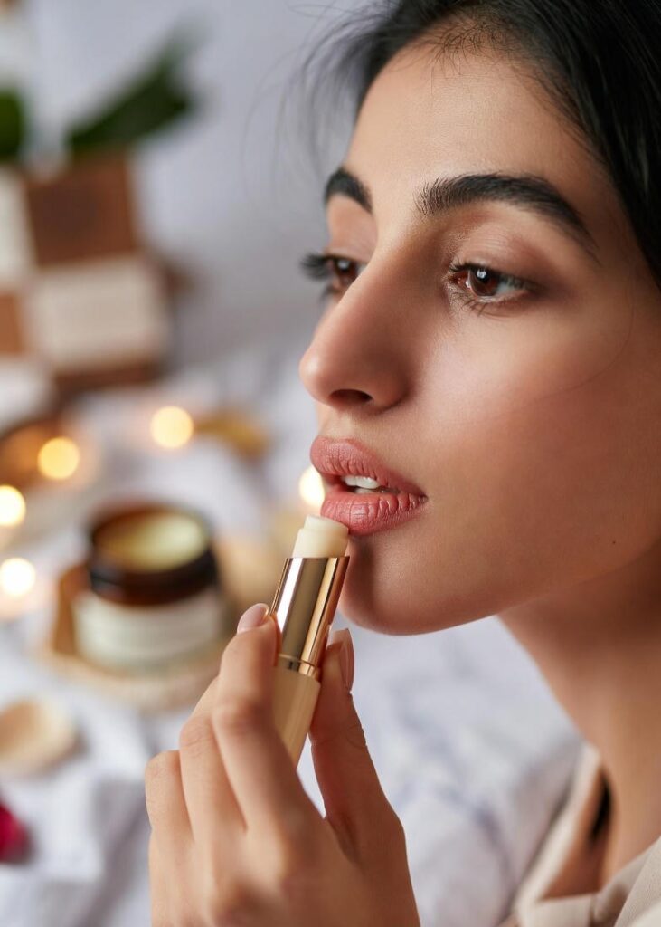 641e26a8 41ad 4b63 91a6 ef925884f367 हिवाळ्यात ओठ फाटू नयेत यासाठी 10 नैसर्गिक उपाय