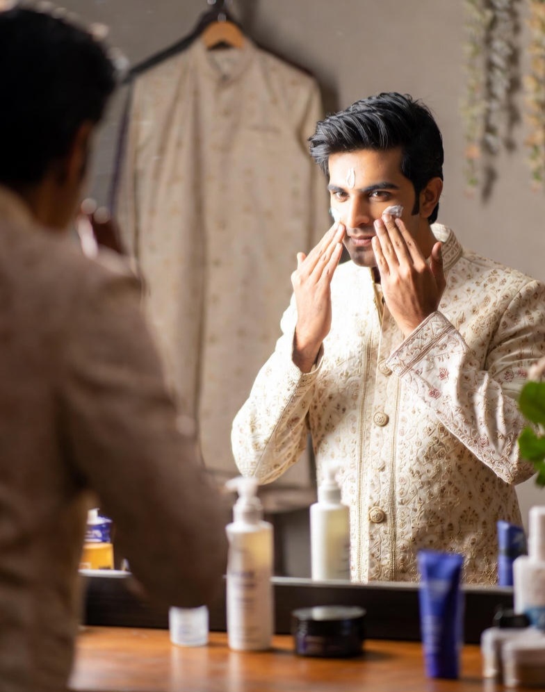 8156162b a62a 4502 8d0f 08581b44d6fd लग्नाच्या दिवशी वरांनी कसे दिसावे परफेक्ट? जाणून घ्या सर्वात 14 प्रभावी वरासाठी ग्रूमिंग टिप्स